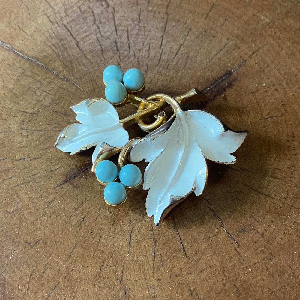 1967 Sarah Coventry Gold, blue berry and White enamel Leaf Brooch